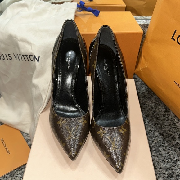 Louis Vuitton Cherie Pump - Picture 8 of 9